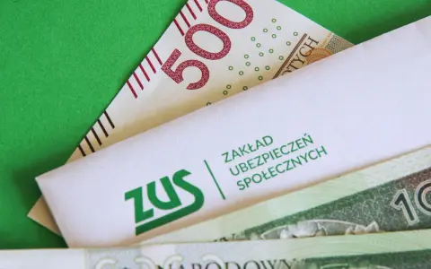 ZUS i banknot 500 zł. Symbol wsparcia dla osób niepełnosprawnych, nadzieja na lepsze jutro.