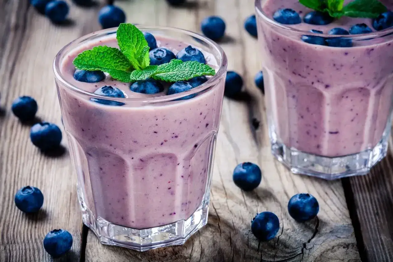 Pyszne smoothie z jagodami i miętą. Idealne na dietę płynną przepisy.